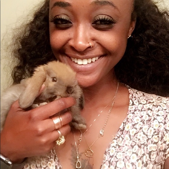 Meet your Posher, Myia - Picture 5 of 7